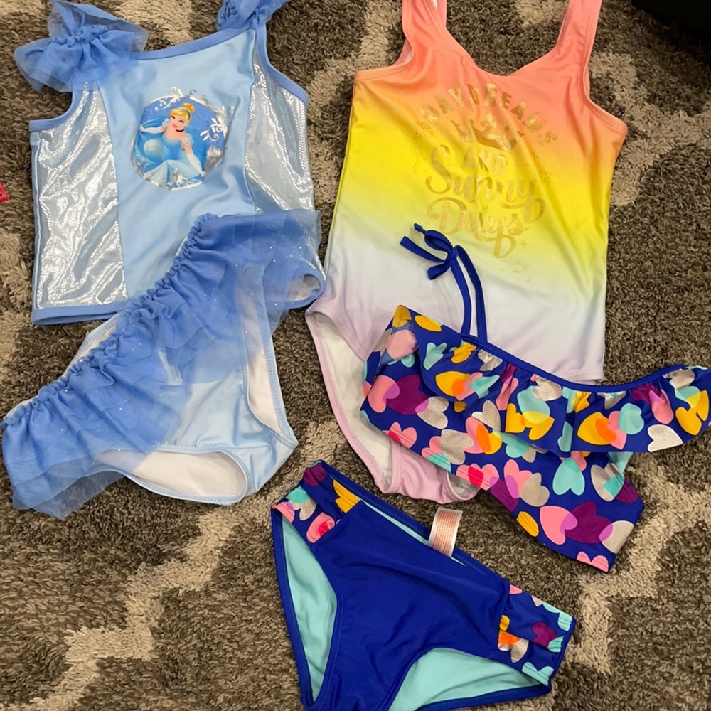 3 girls swimsuits